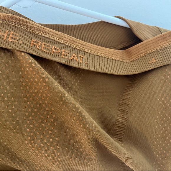 SOLD Lululemon swiftly 1/2 zip 2.0 cool long sleeve thumbholes size 4 - Picture 10 of 10